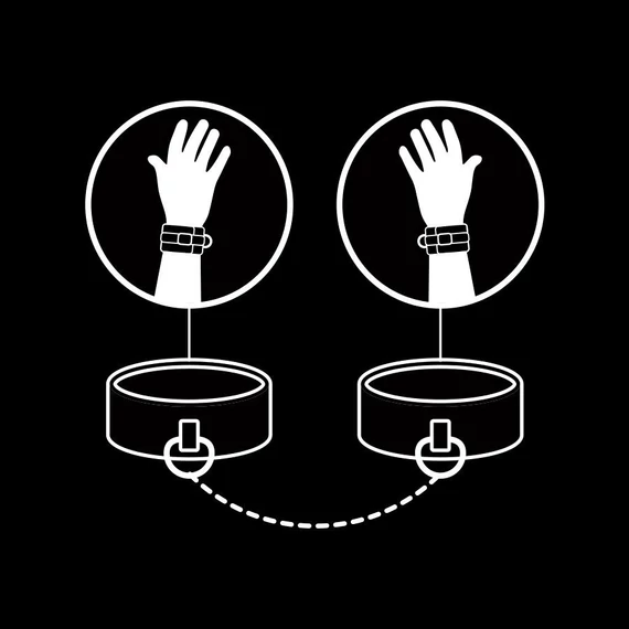 FETISH SUBMISSIVE – vegán bőr kézbilincs, puha béléssel